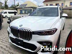 BMW X7 rental in Lagos with chauffeur