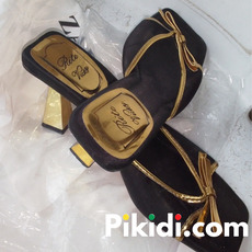 Elegant heeled slides with a subtle touch of gold - 2